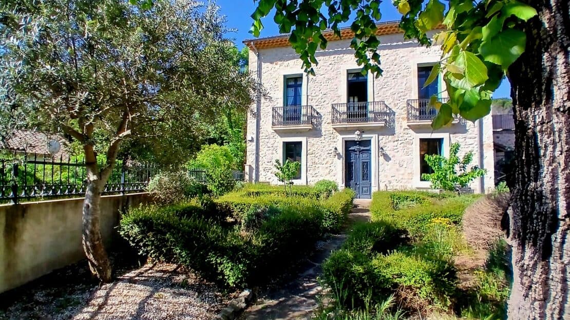 Renovated 18th Century Maison De Maitre with Pool in Lamalou Les Bains