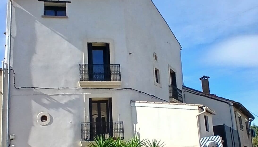 Charming Character House, Fully Renovated, With 3 Bedrooms, 2 Bathrooms, Large Garage And Private Terrace, In A Peaceful Setting