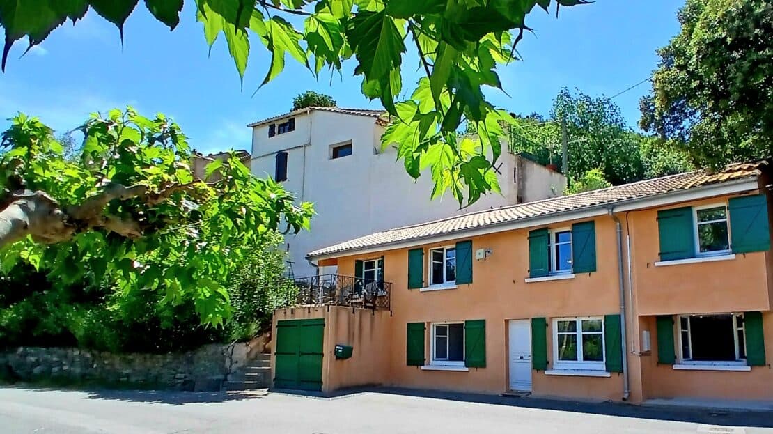Beautifully Renovated House With 4 Bedrooms, Garage, Terrace And Garden, In An Idyllic Environment.