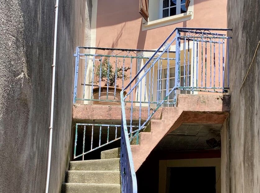 Charming 18th Century Village House, Entirely Renovated, With 2 Bedrooms And A Sunny Terrace.