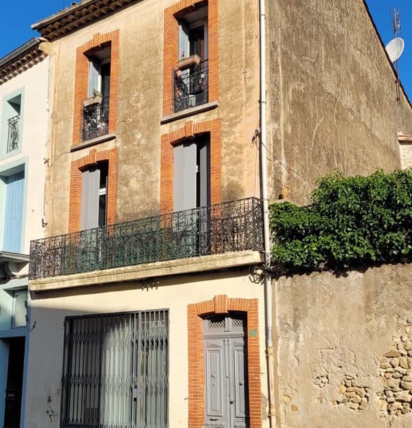 Charming, Renovated And Furnished Duplex Apartment Of 60 M2 With Character And Original Features And Commercial Premises.