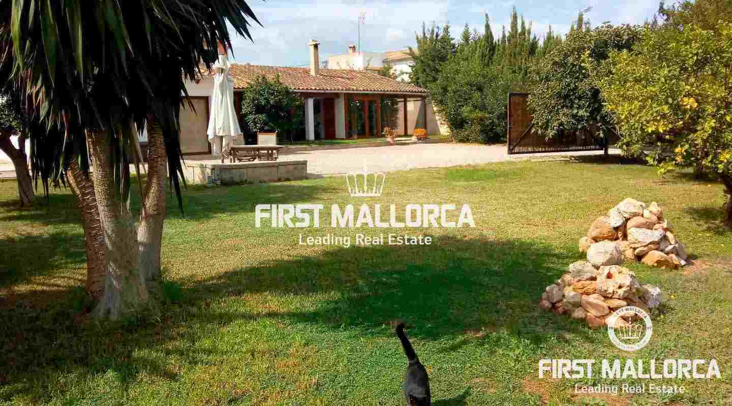 Three-Bedroom Bungalow with Garden near Palma