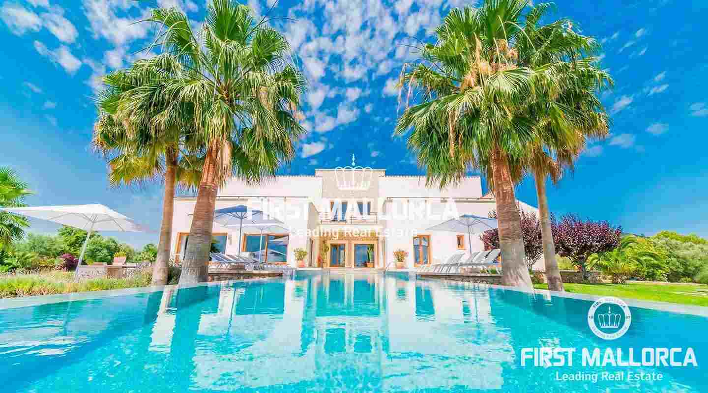 Luxury Villa with Sea Views and Holiday Rental Licence in Son Servera