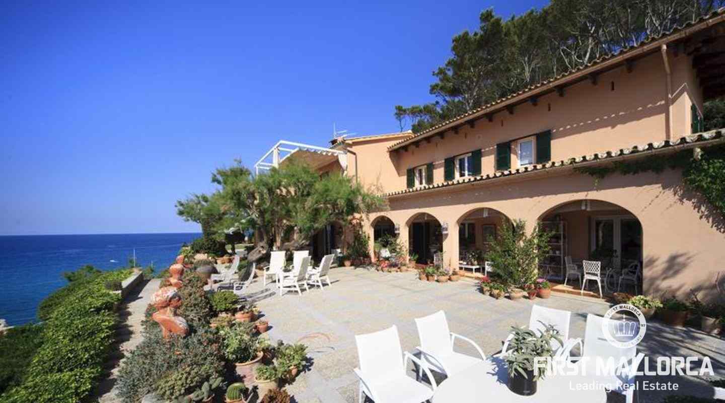 Historic Six-Bedroom Villa with Panoramic Sea Views in Cala San Vicente