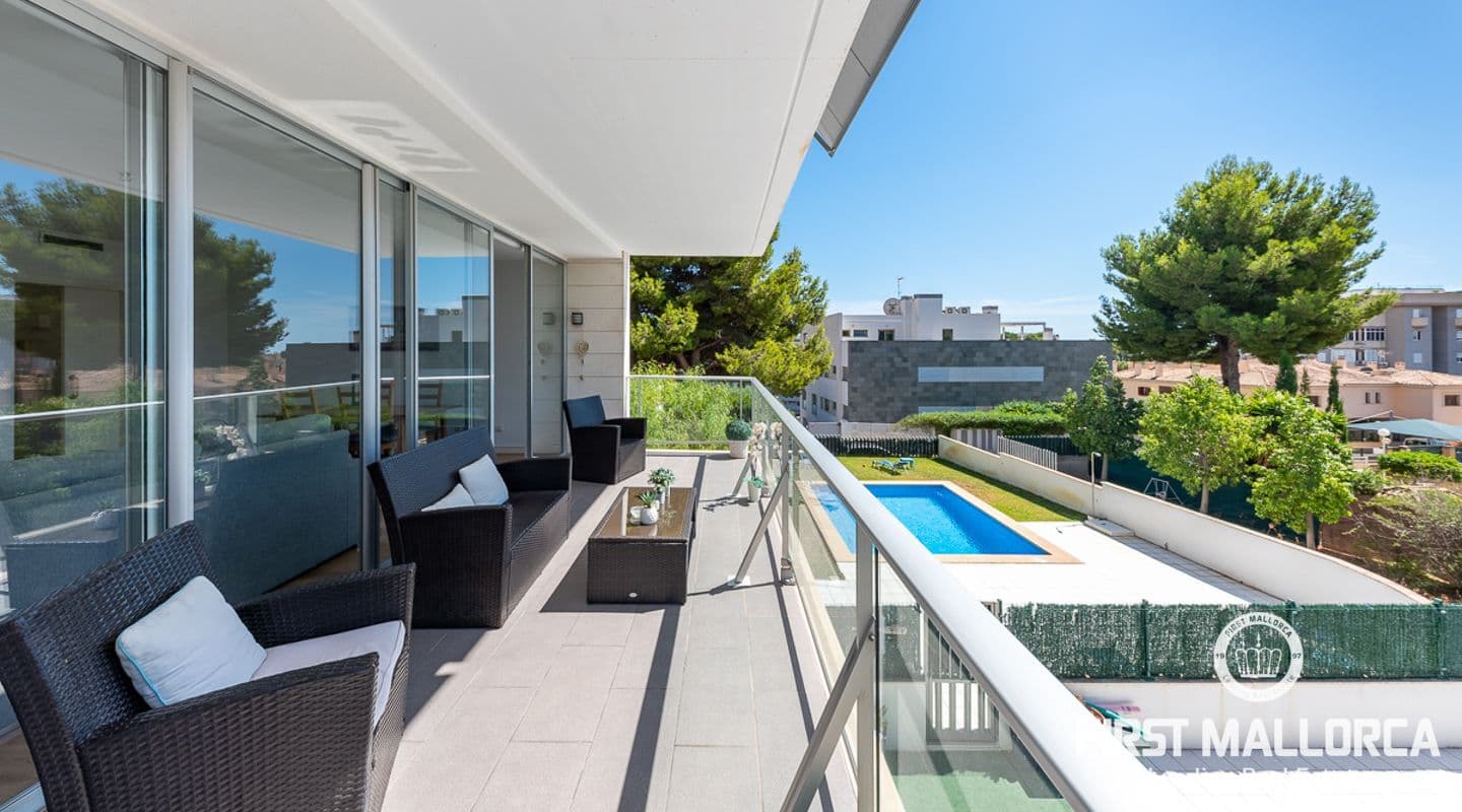 Spacious Four-Bedroom Apartment Near Puerto Portals