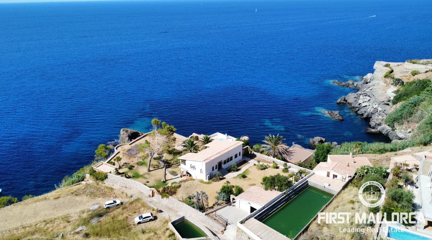 Seafront House with Private Access and Boat House in Banyalbufar