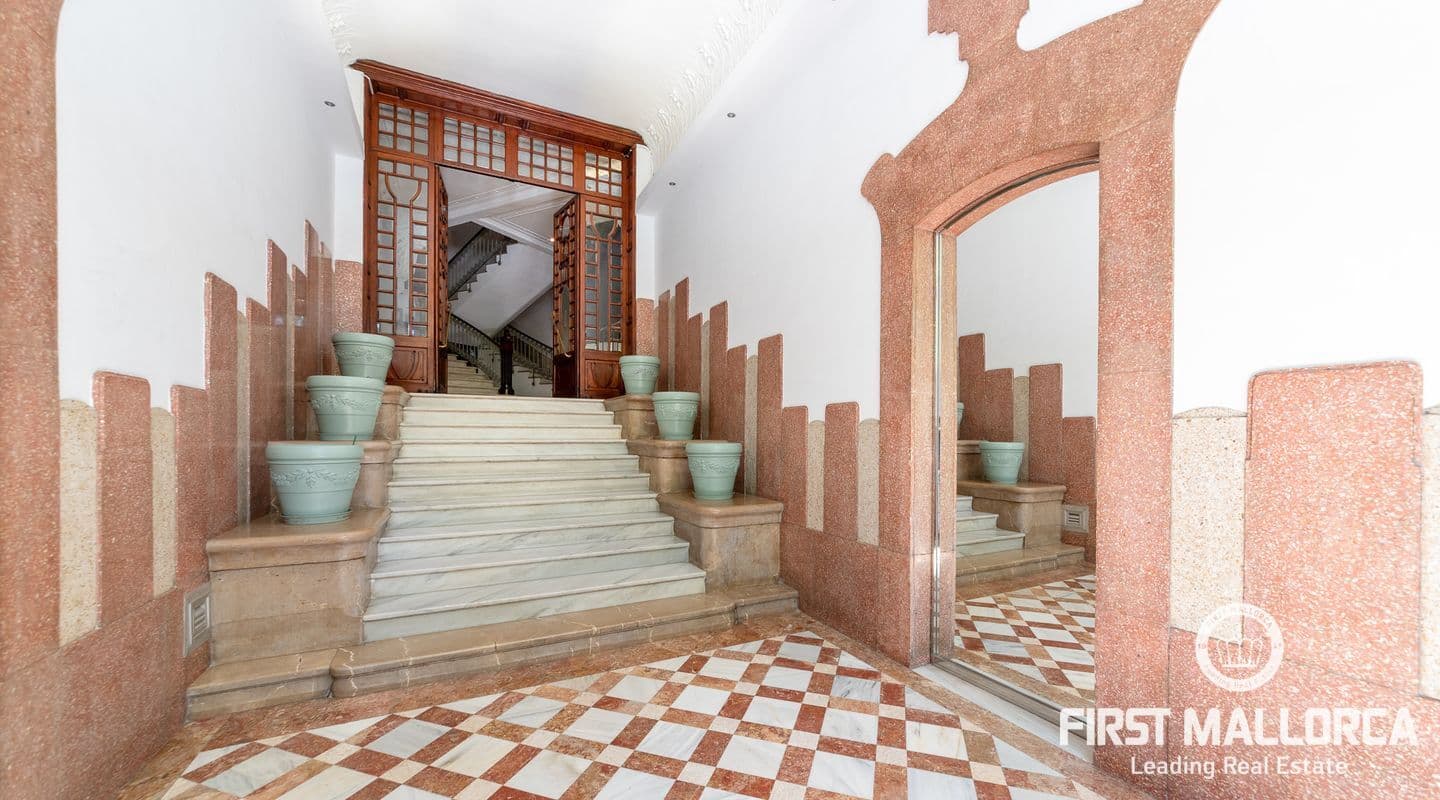 Palatial Six-Bedroom Apartment in Historic Palma Building