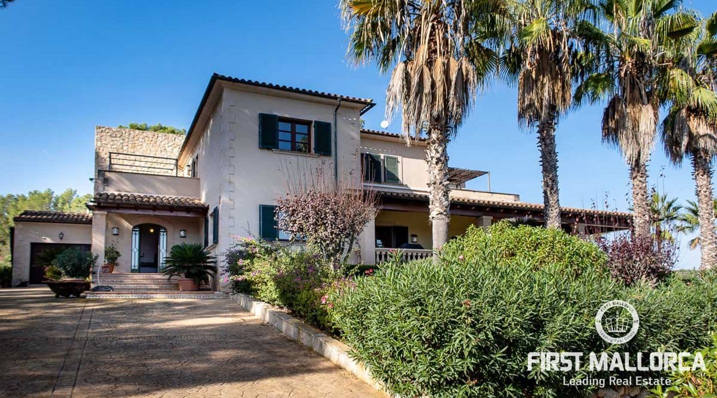Spacious Four-Bed Finca with Pool near Porreres