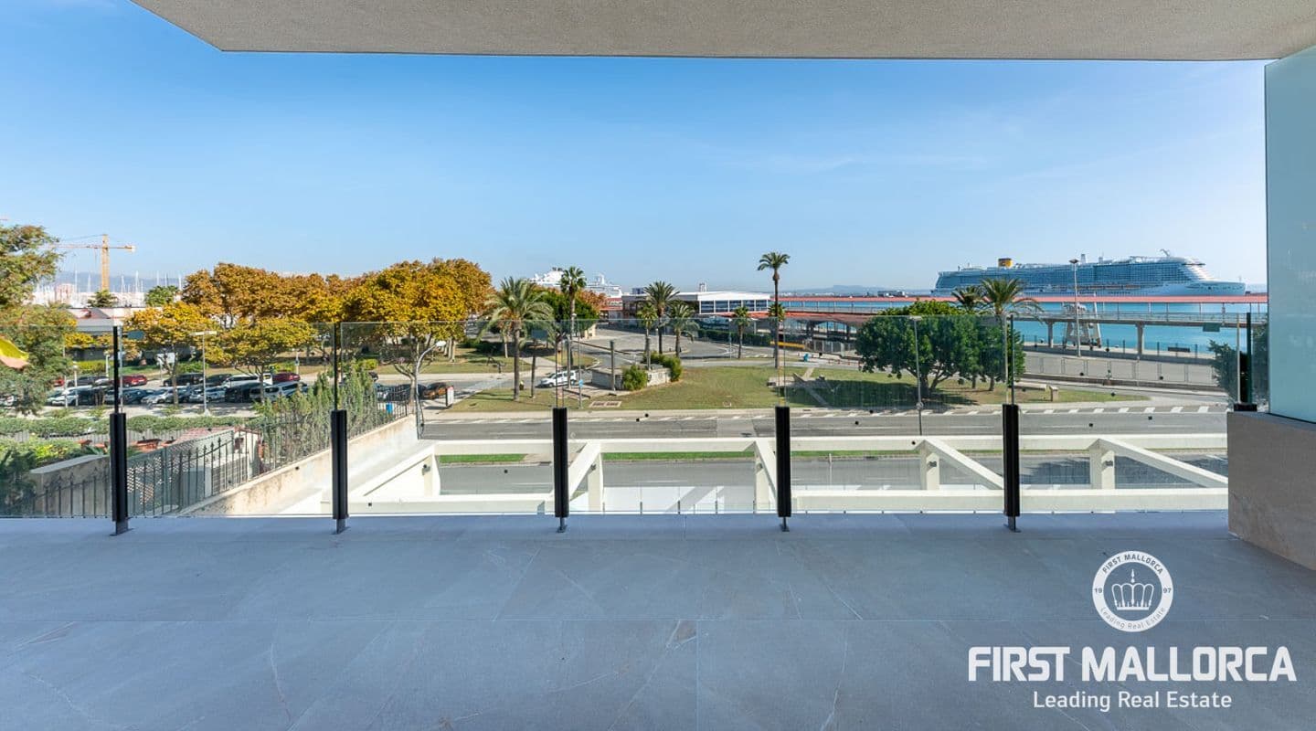 Exclusive Two-Bedroom Apartment on Paseo Marítimo