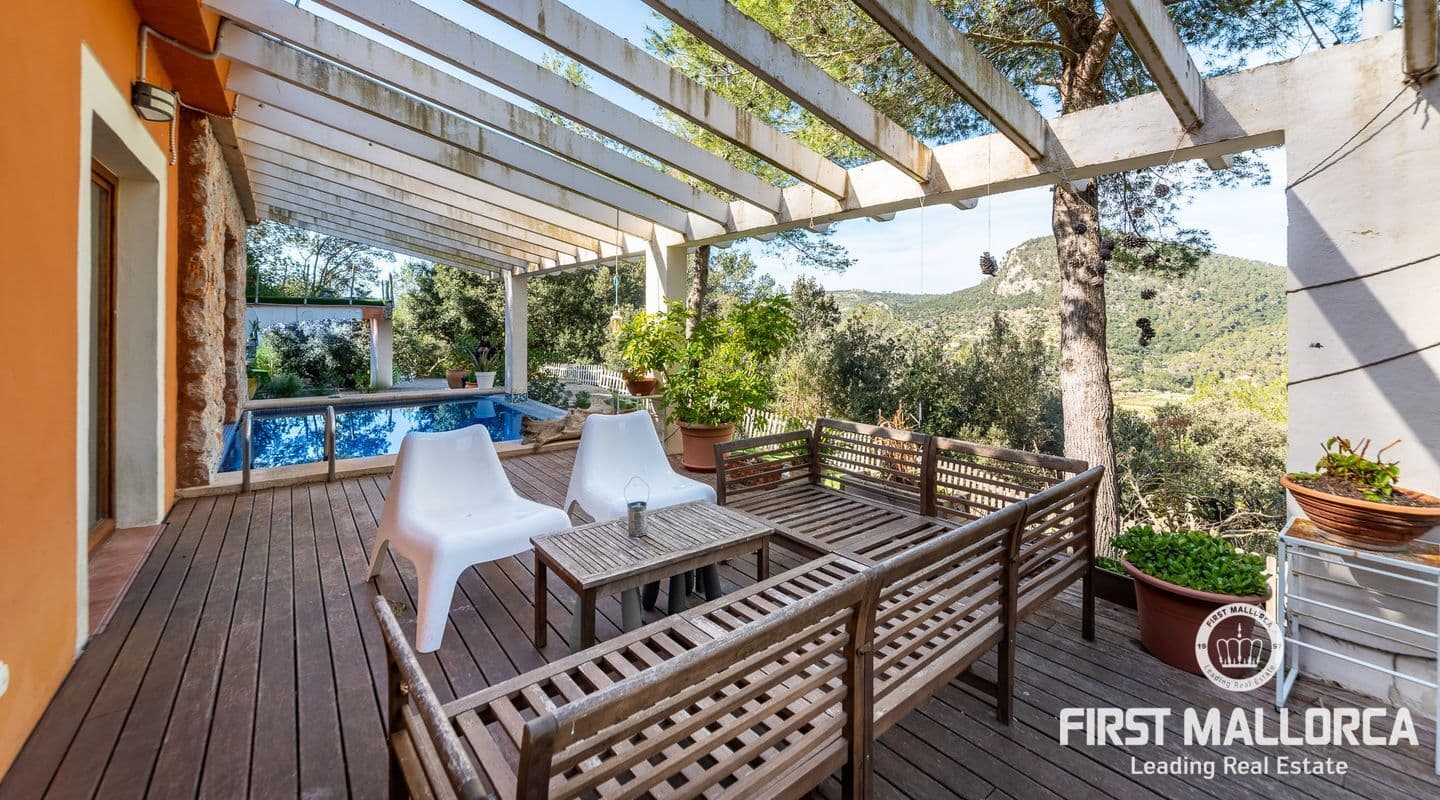 Charming Five-Bedroom Villa on the Outskirts of Esporles