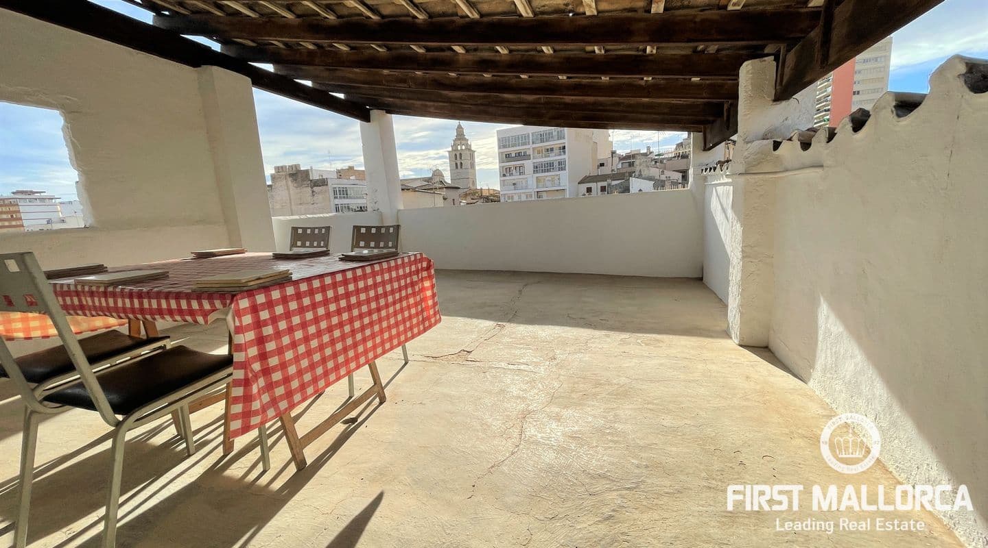 Historic Manor House with Village Views in Inca