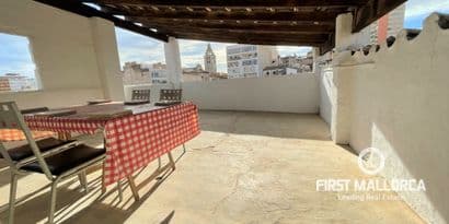 Spacious Five-Bed Flat with Terrace in Central Inca