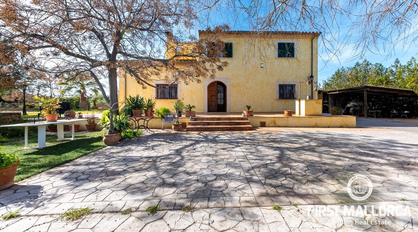 Charming Four-Bed Finca with Private Pool near Búger