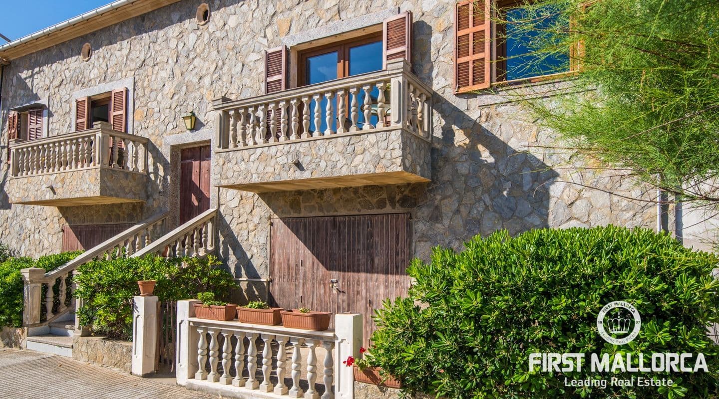 Traditional Five-Bedroom House with Rental License in Son Serra de Marina