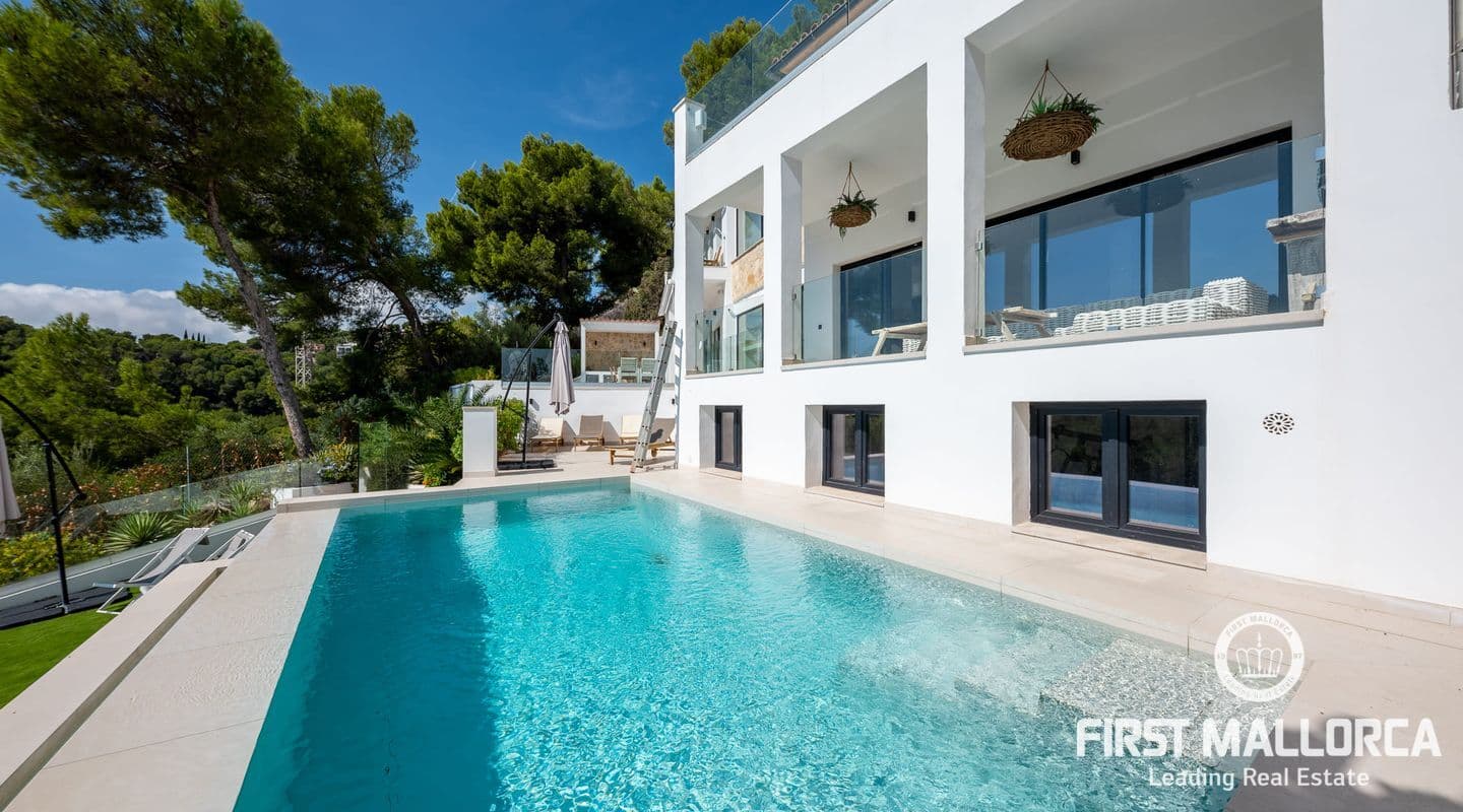 Renovated Five-Bed Villa with Sea Views in Costa d'en Blanes