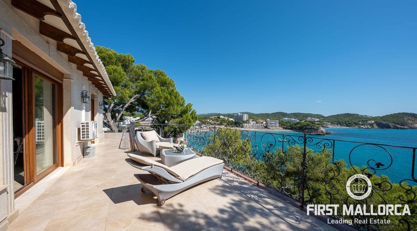 Stunning Sea-View Villa with Garden in Cala Fornells
