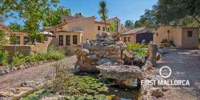 Exclusive Three-Bedroom Penthouse with Rooftop Pool in Cala Mayor