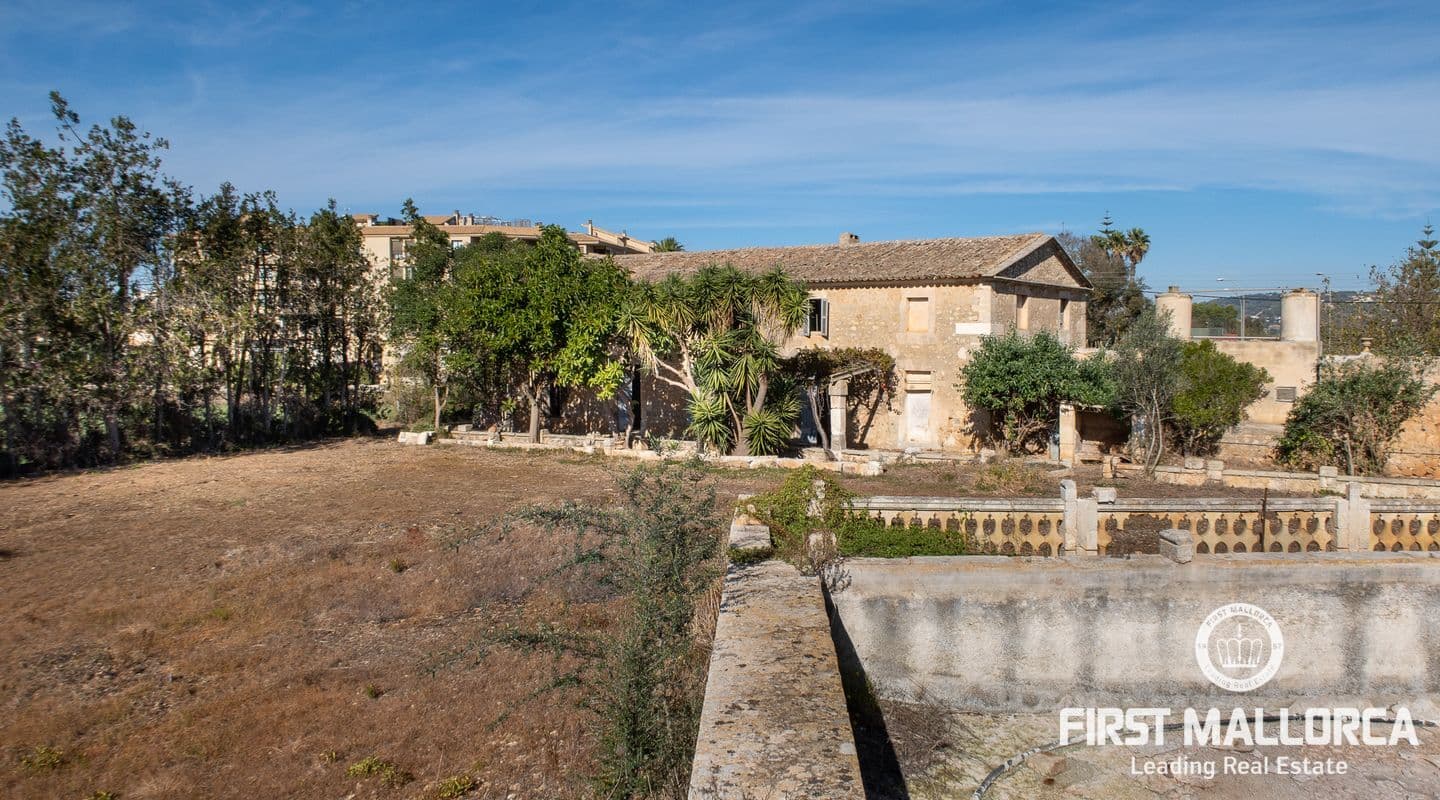 Historical Finca on Extensive Land Near Manacor