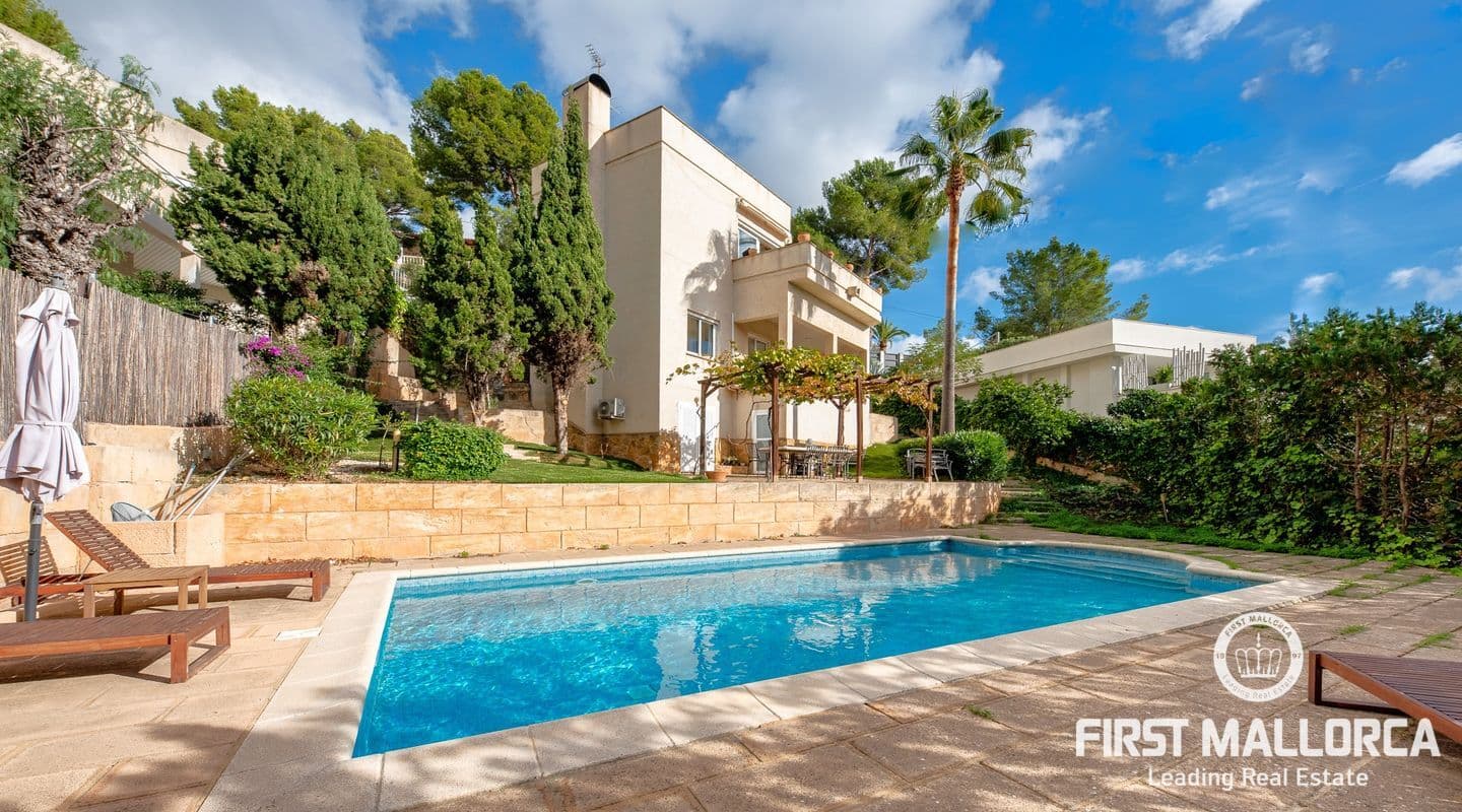 Spacious Family House with Partial Sea Views in Costa d'en Blanes