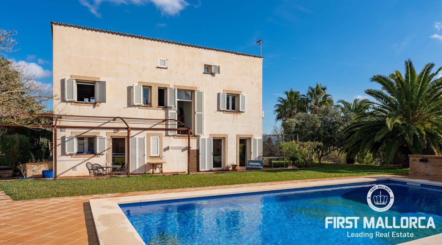 Charming Three-Bedroom Country Finca with Pool in Establiments