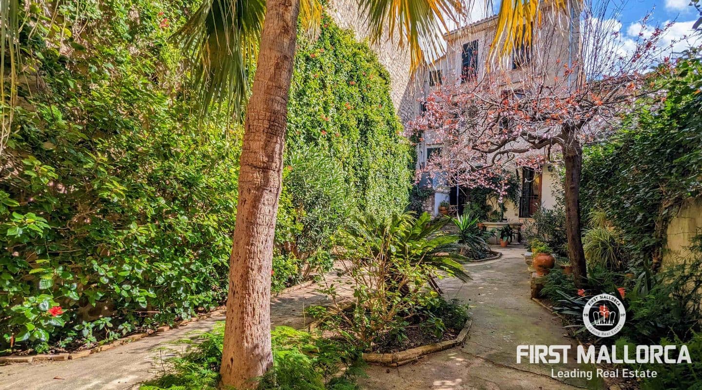 Spacious Six-Bedroom Manor House in Sóller