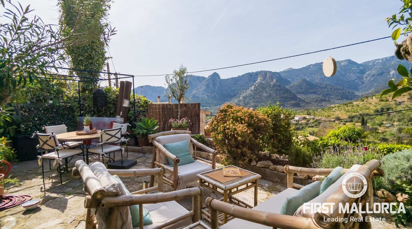 Beautiful Three-Bedroom Village House in Bunyola