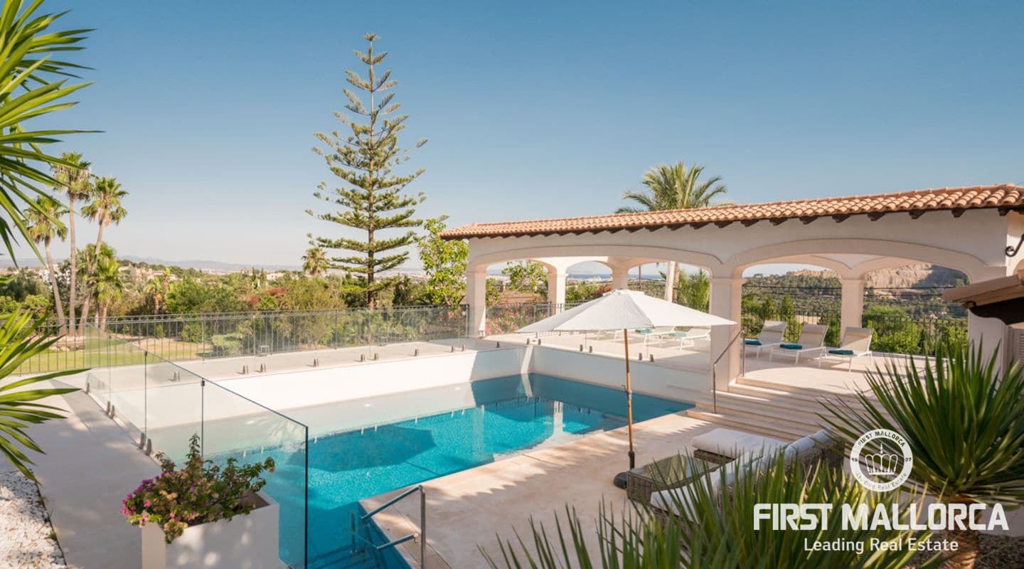 Luxurious Seven-Bedroom Villa with Vineyard in Establiments