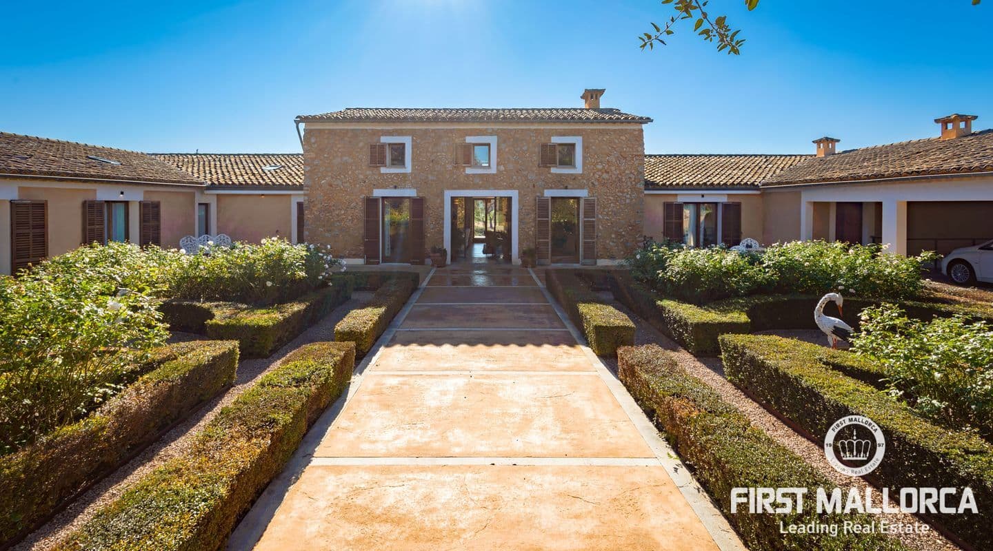 Spacious Five-Bed Finca with Countryside Charm in Búger