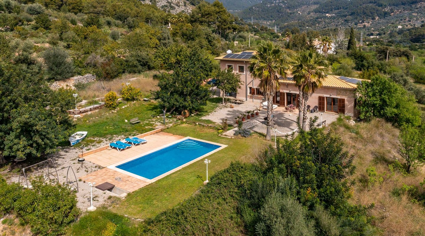 Spacious Six-Bedroom Country House with Holiday Licence in Bunyola