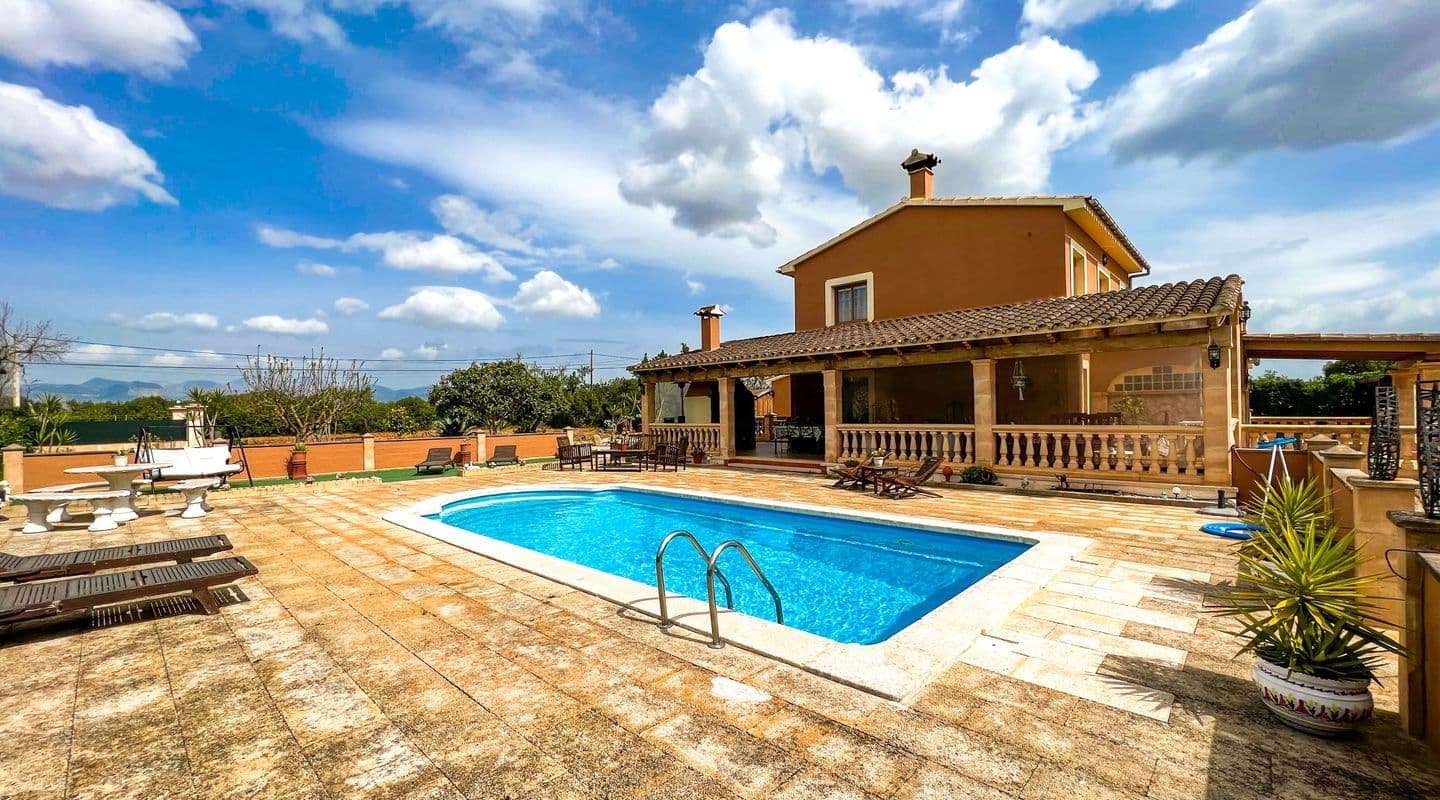 Spacious Five-Bedroom Finca with Pool near Sencelles