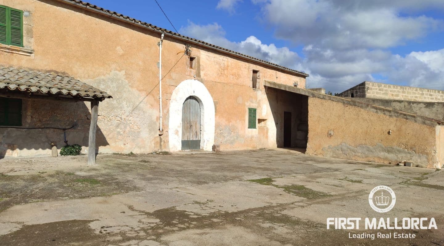 Spacious Rustic Finca with Unobstructed Views in Villafranca