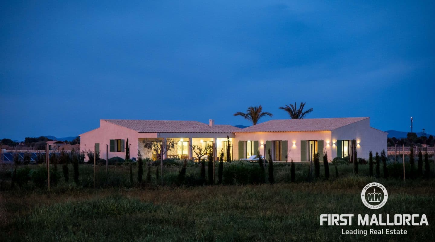 Beautiful Four-Bed Finca near Sa Ràpita Beach