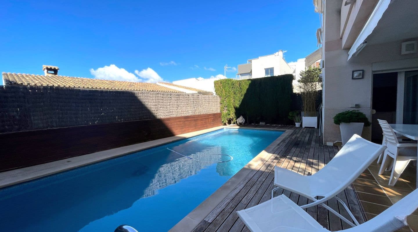Spacious Duplex with Private Pool in Palma's Bonanova