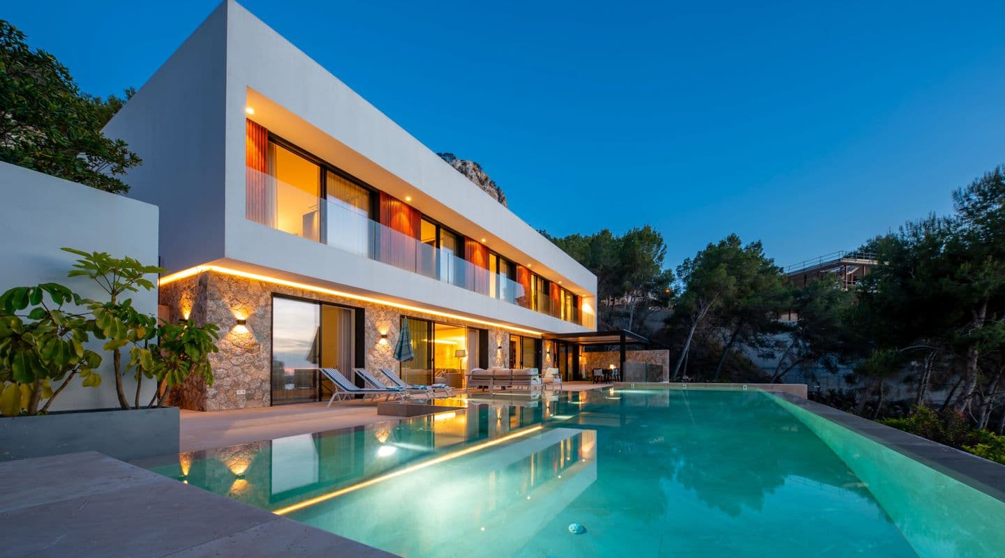 Luxurious Seven-Bedroom Villa in Cala Llamp