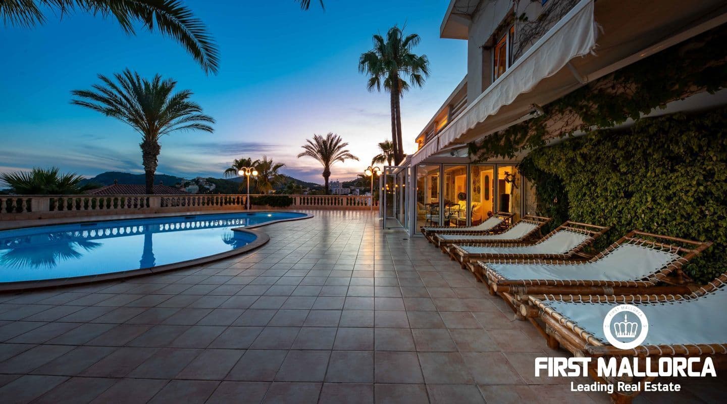 Spacious Six-Bed Villa with Pool and Sea Views in Paguera