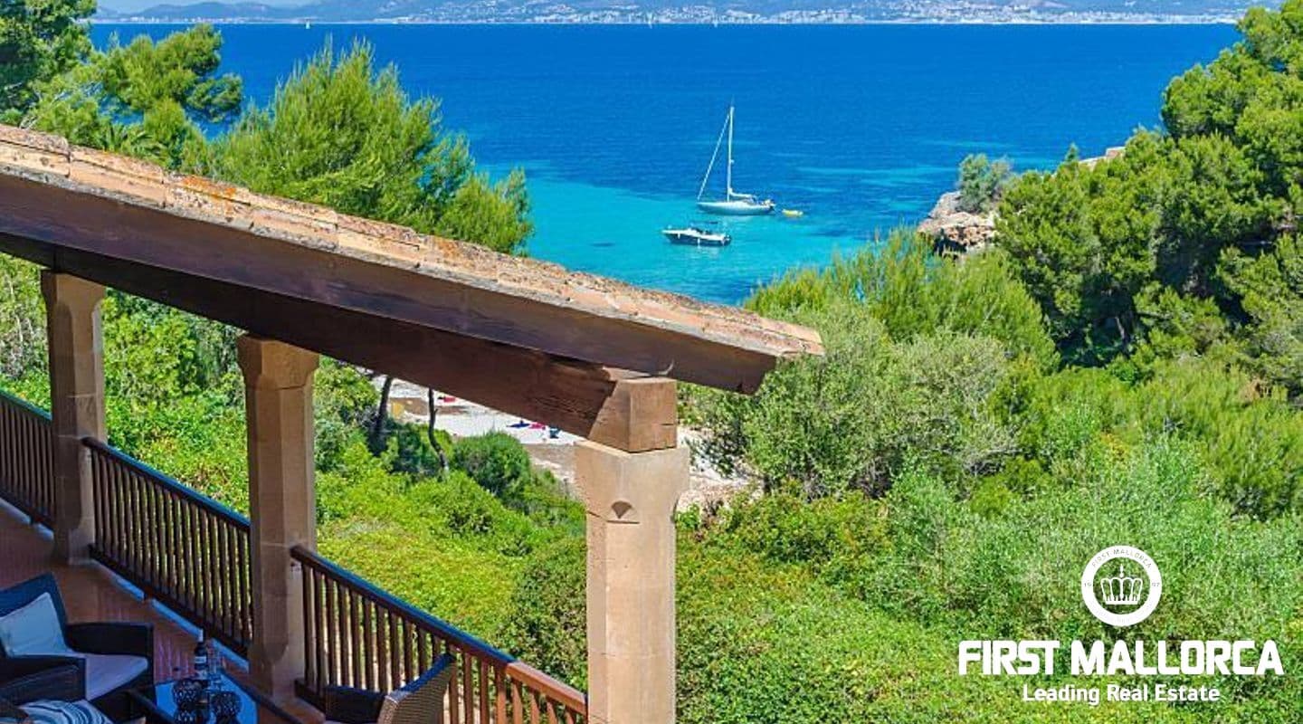 Characterful Five-Bedroom Manor House in Cala Blava