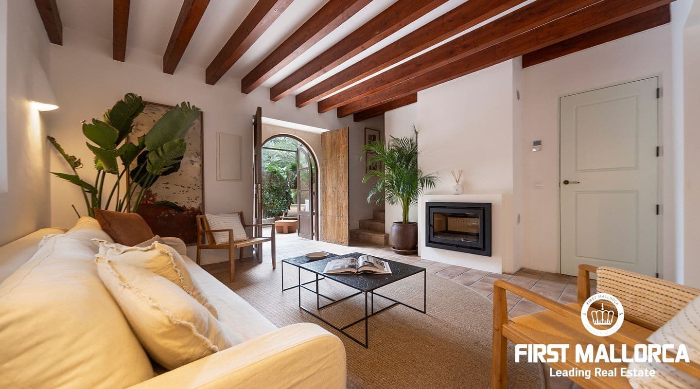 Charming Two-Bedroom Townhouse with Tramuntana Views in Deià