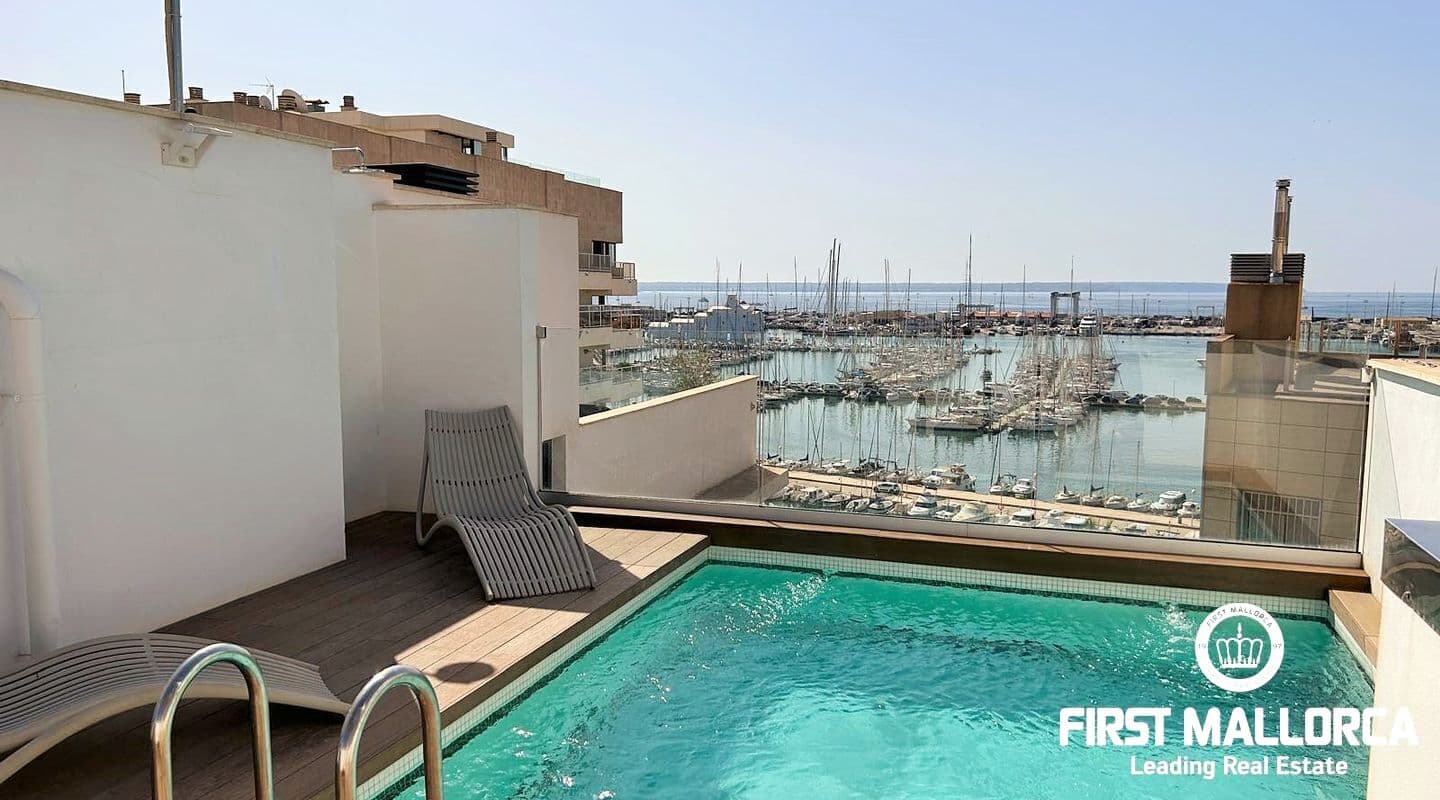 Stylish Two-Bed Apartment with Pool Views in Palma de Mallorca
