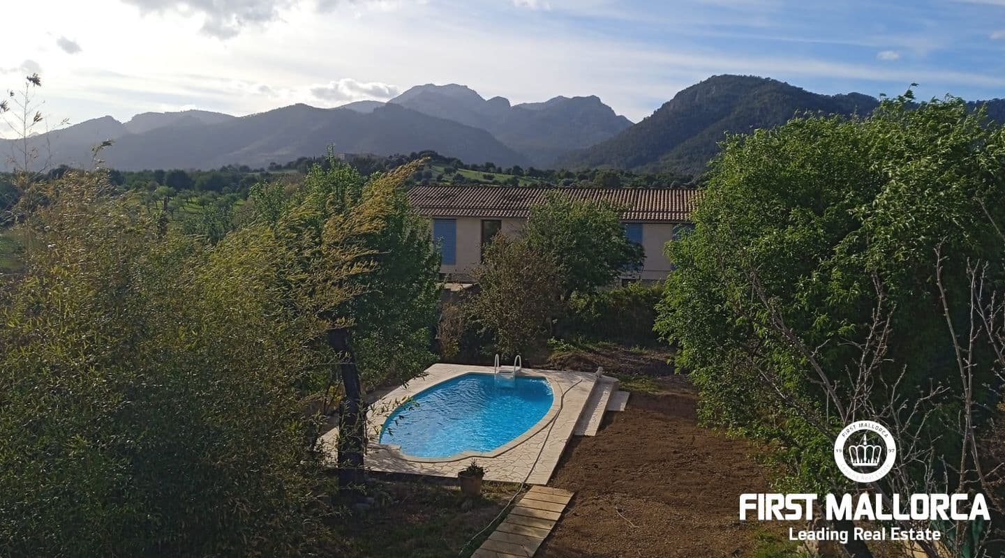 Refurbished Four-Bedroom Townhouse with Pool in Campanet