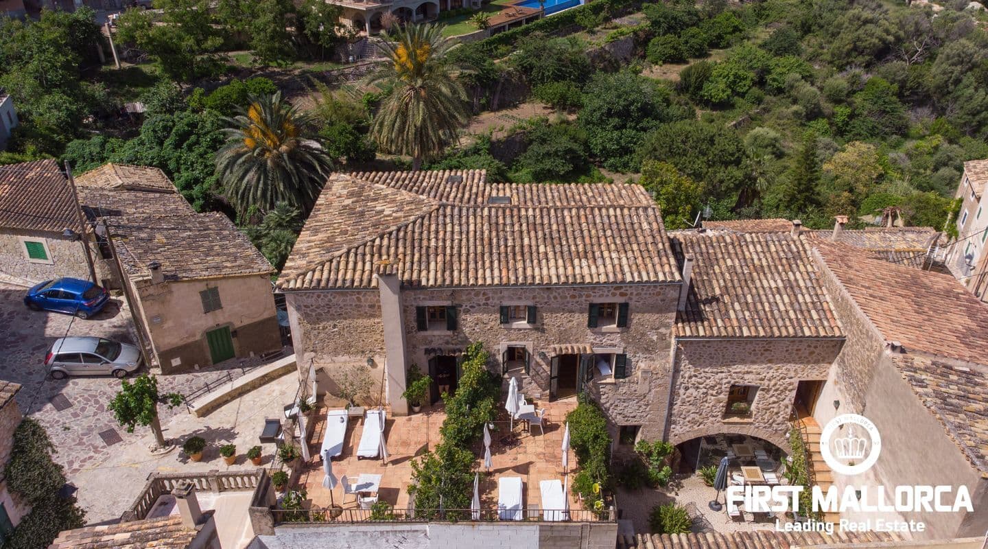 Charming 8-Bedroom Mallorcan House with Tourist Licence