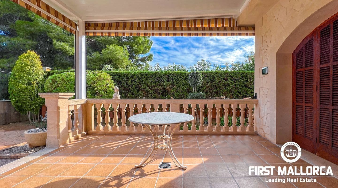 Spacious Four-Bed Villa with Creative Potential in Playa de Palma