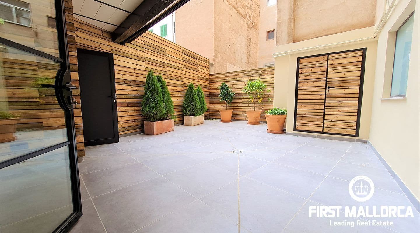 Modern Two-Bed Flat with Patio in Sa Feixina, Palma