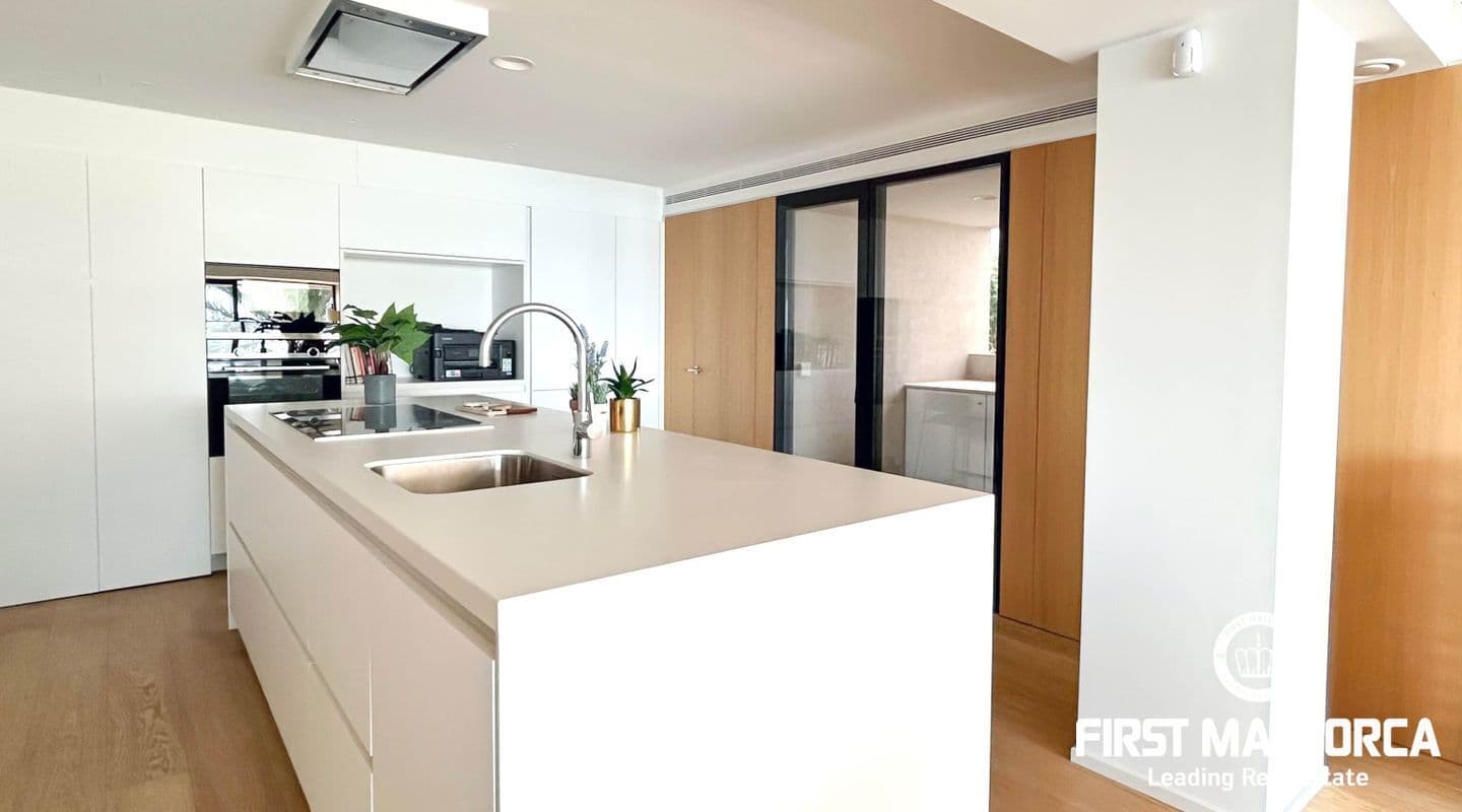 Newly Built Harbour View Apartment in Palma's Paseo Marítimo