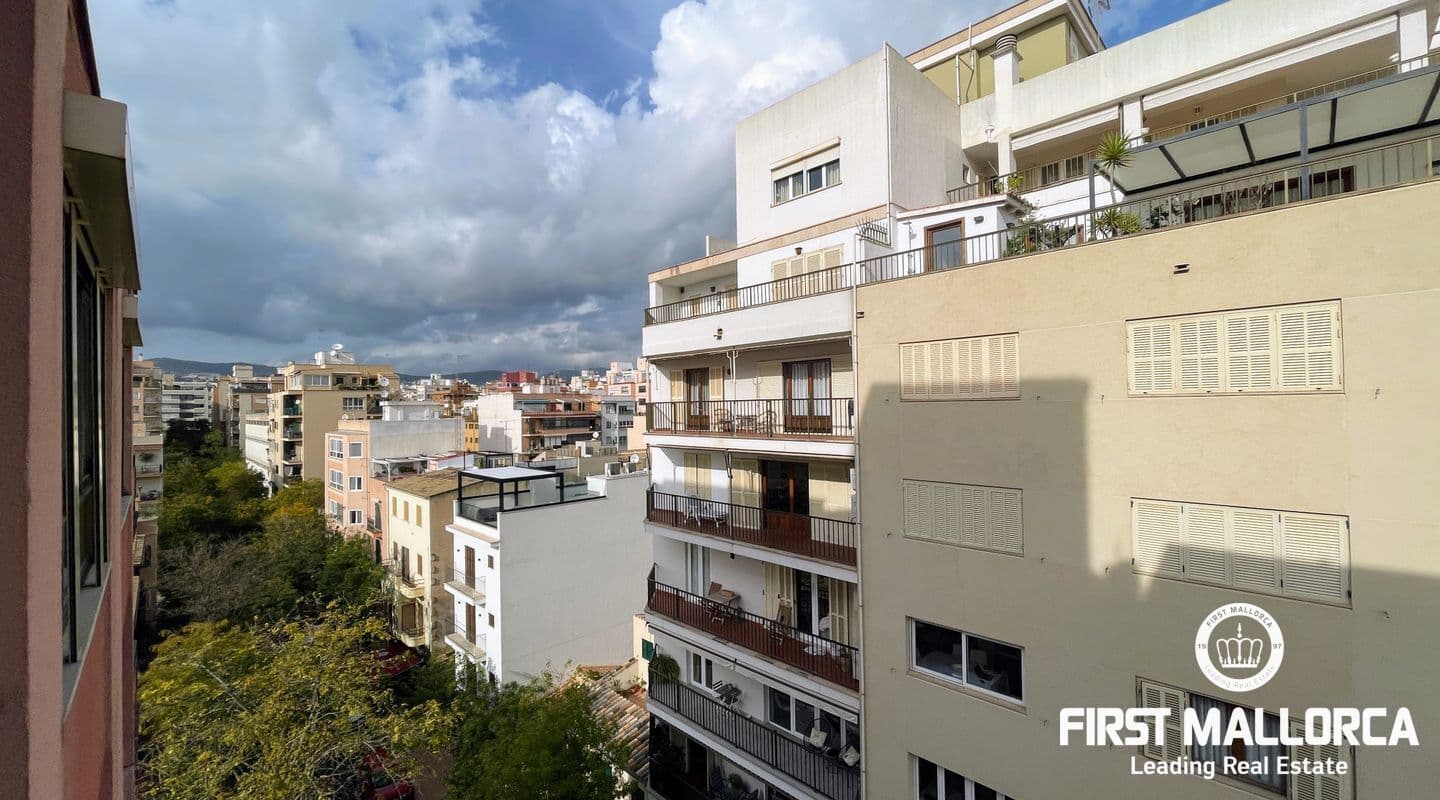 Spacious Four-Bed Apartment in Sought-After Santa Catalina