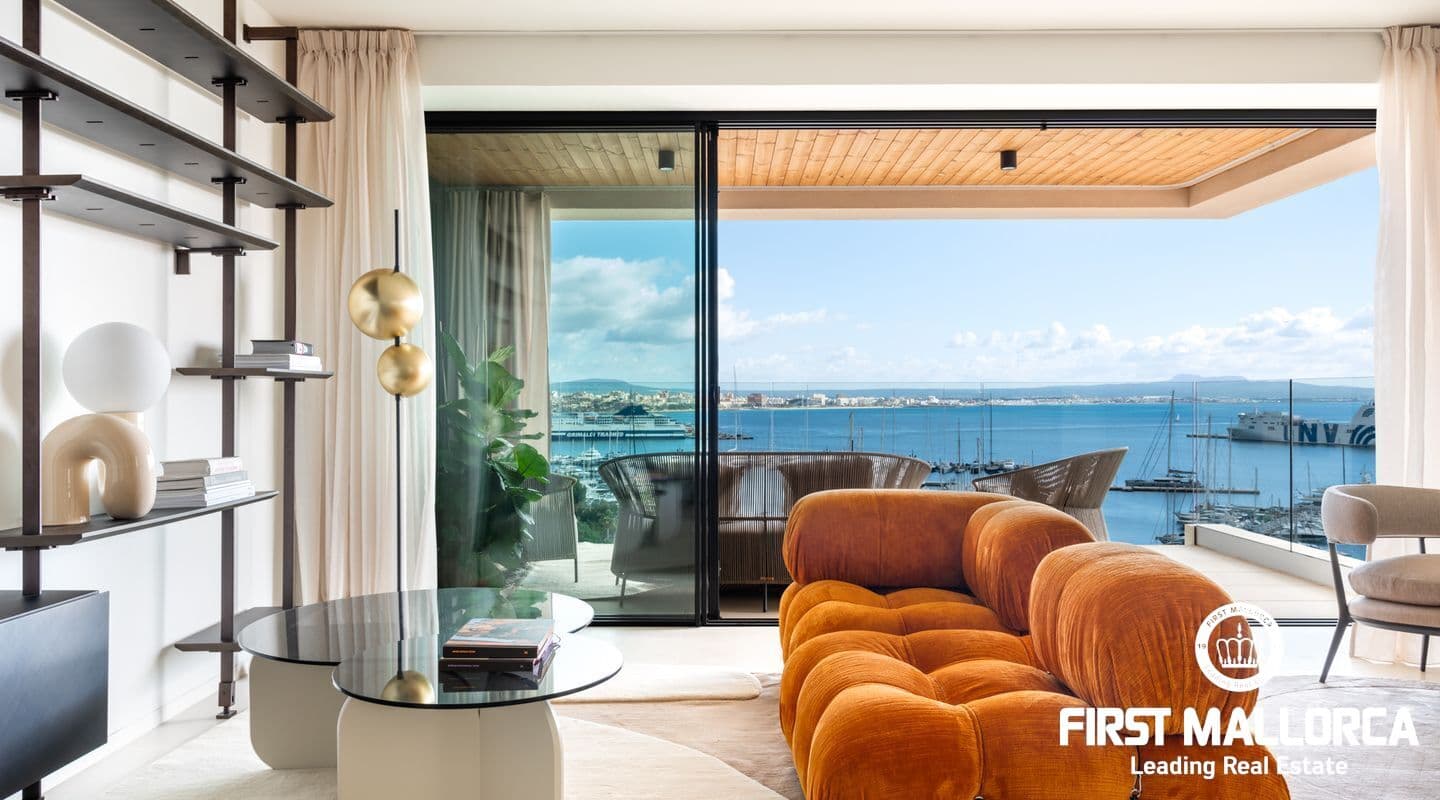 Stunning Three-Bedroom Apartment with Sea Views in Bonanova