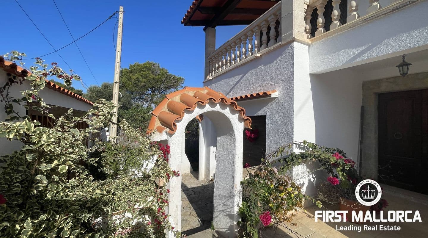 Spacious Four-Bed Villa near Cala Llombards Beach