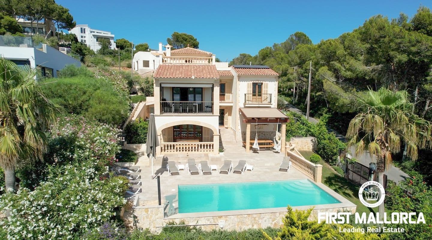 Spacious Seven-Bedroom Villa with Holiday Rental License in Cala Ratjada