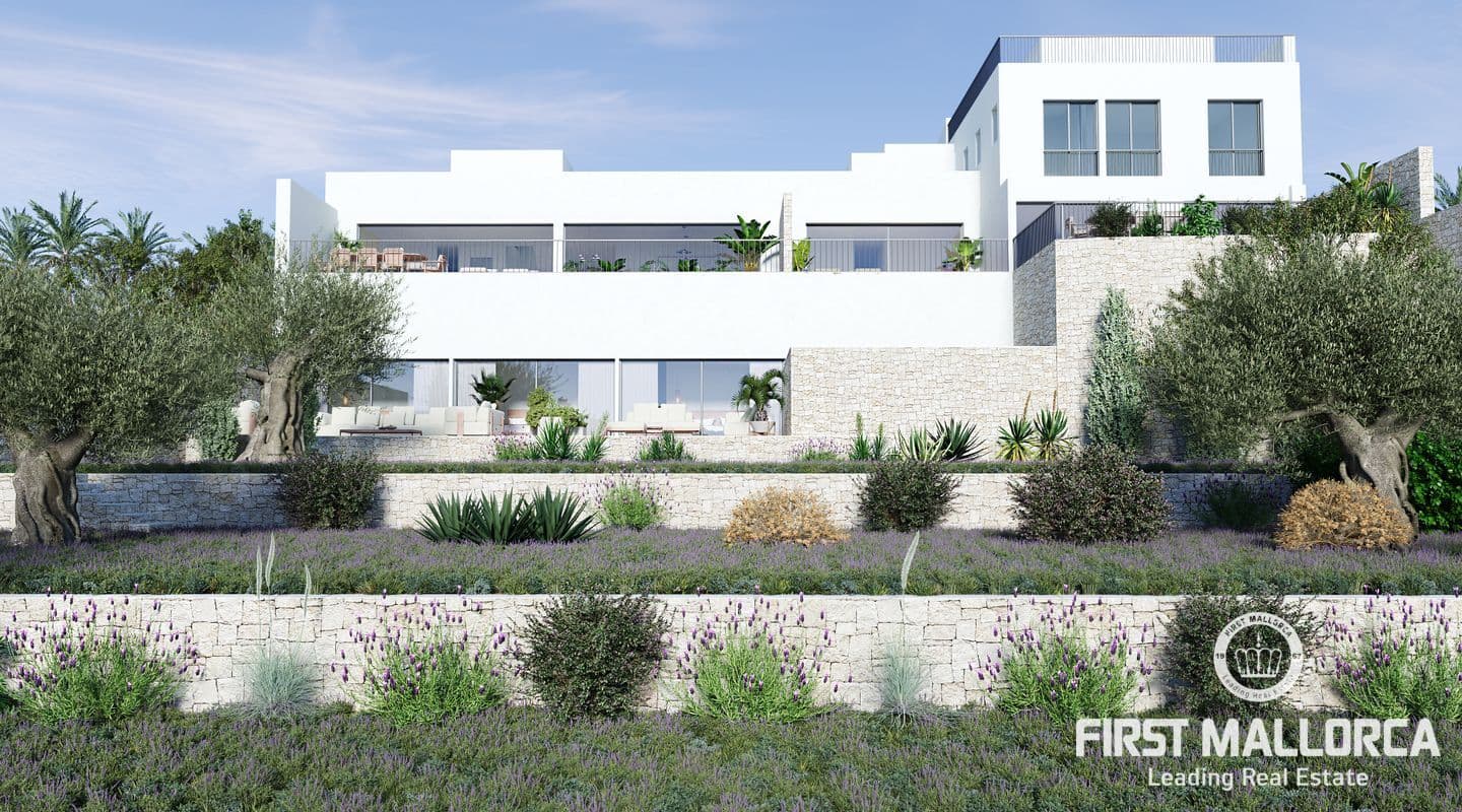 Luxurious Four-Bedroom House with Stunning Views in Marratxí