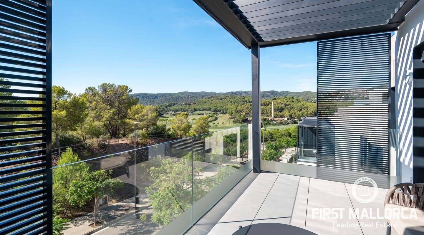 Elegant Penthouse with Golf Course Views in Palma de Mallorca