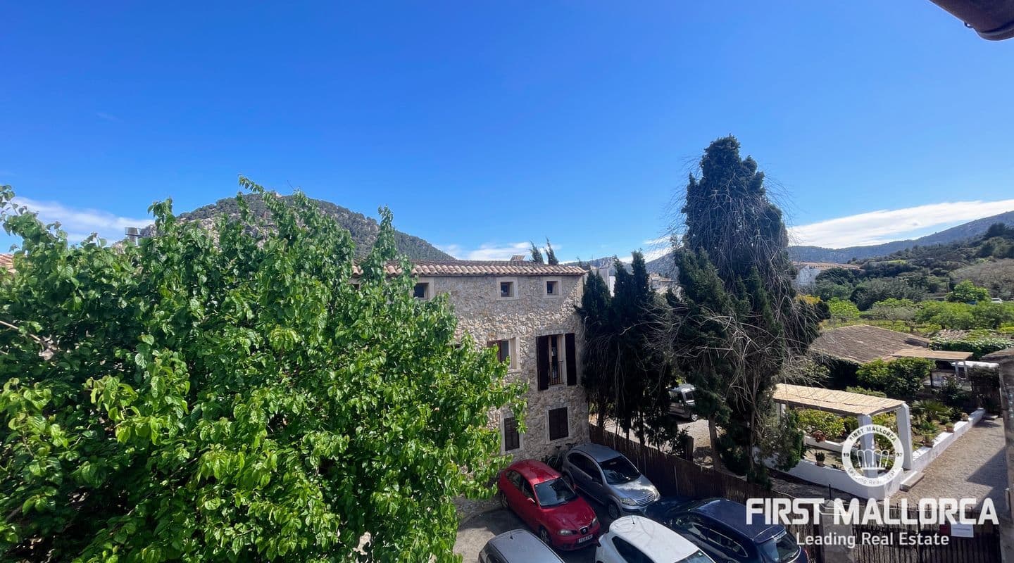 Spacious Townhouse with Renovation Potential in Pollença